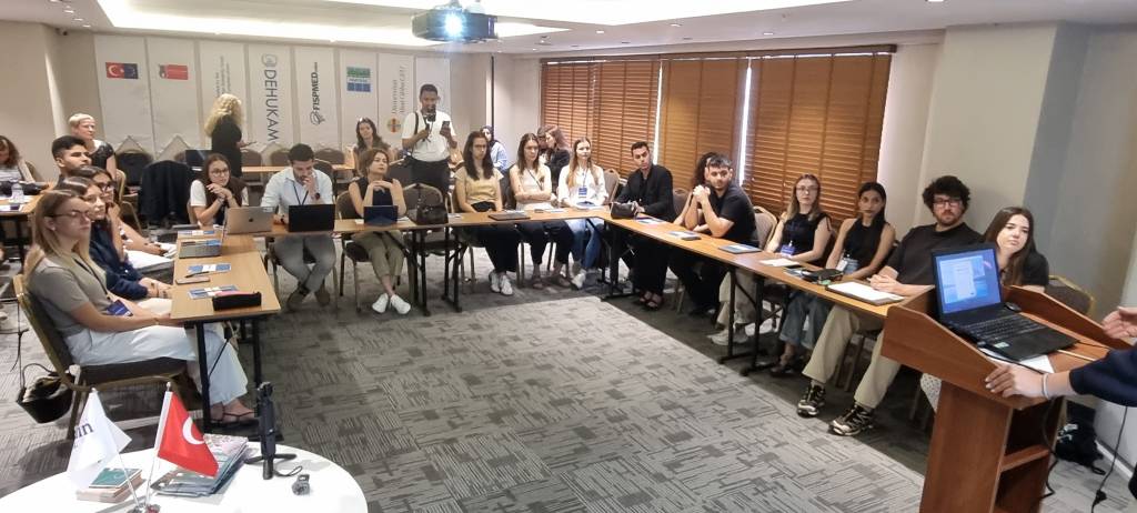 Agir pour des littoraux résilients face au changement climatique : la formation Youth4CLIMED