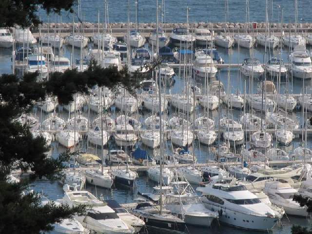 Pressures of nautical tourism on coastal areas